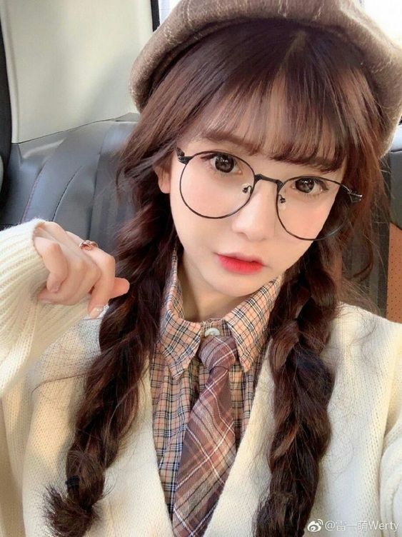 Picture of a pretty girl wearing cute glasses