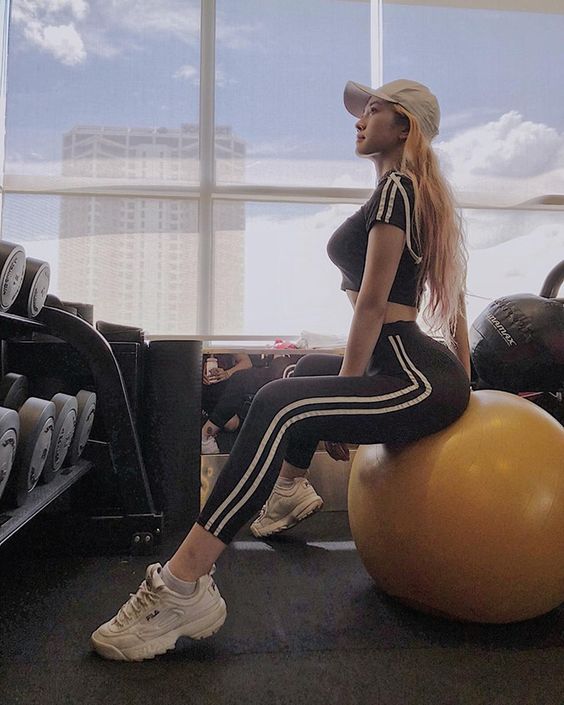 Hình ảnh gái xinh tập gym