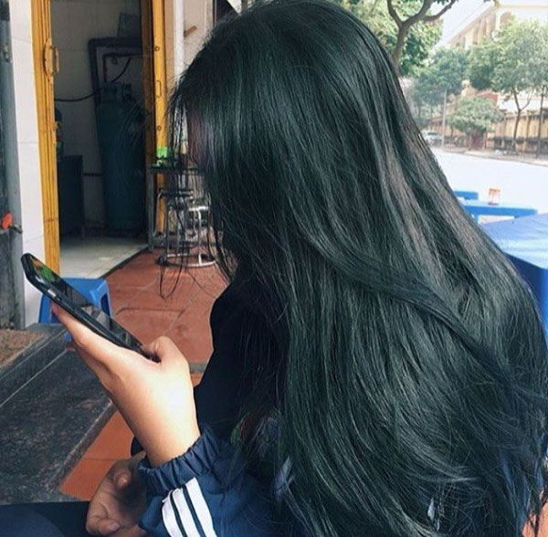 Màu tóc xanh rêu đen đẹp