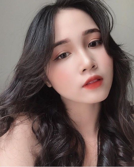 Cắt phăng mái tóc dài hot girl Việt có tài sản 50 tỷ được khen lấy khen để Báo Phụ Nữ Việt Nam