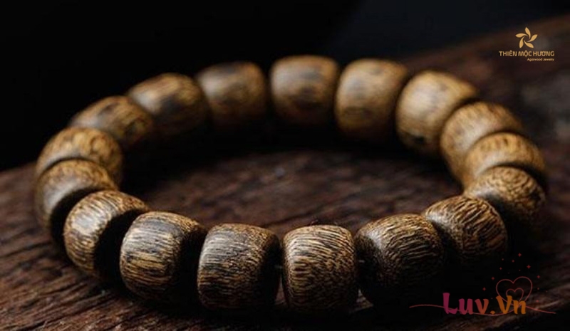 Những lưu ý đặc biệt khi đeo chuỗi vòng 108 hạt trầm hương 8 Tránh cho trầm hương dính nước