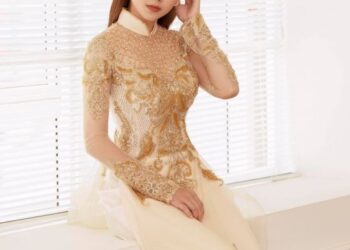 Mẫu áo dài màu vàng đồng đẹp