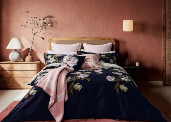 Tường Màu Hồng Nên Chọn Ga Giường Màu Gì? Gợi Ý Phối Màu Hoàn Hảo