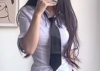 Hình ảnh con gái cute che mặt